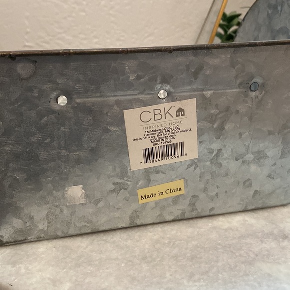 🤍Decorative Tin Holder/Basket - Picture 2 of 5